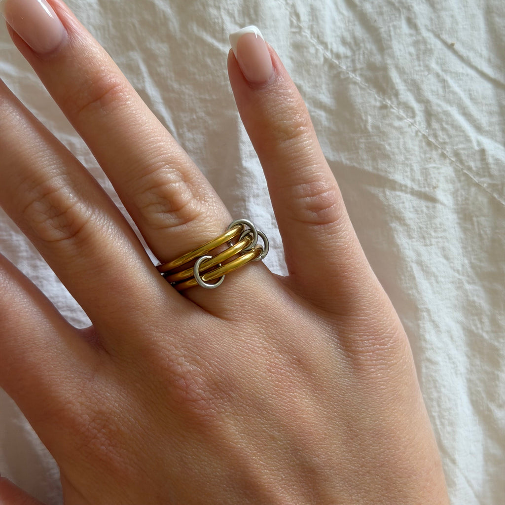 Forever Linked Ring