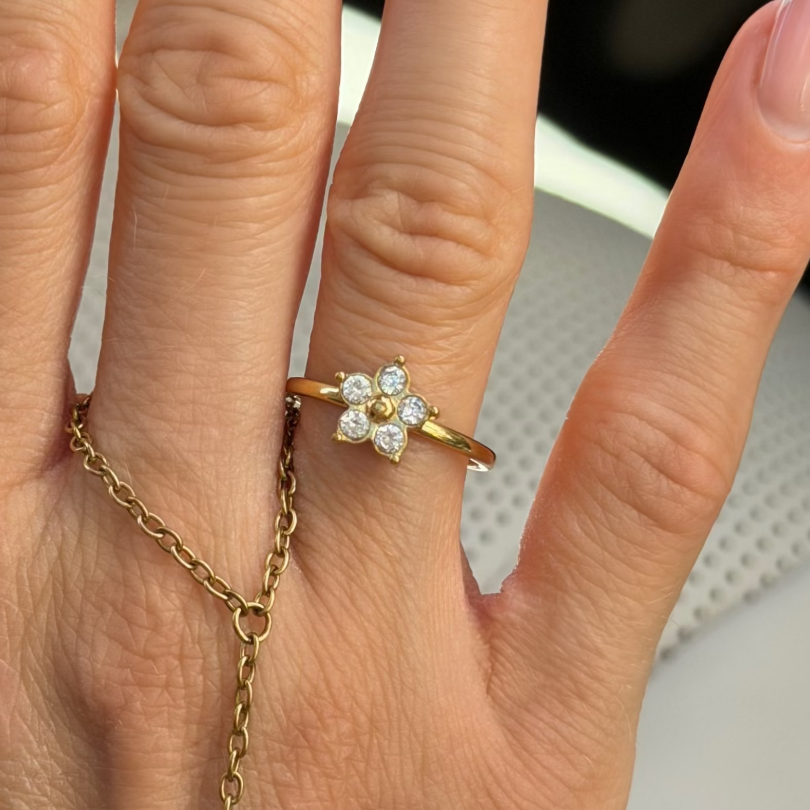 Daisy Kiss Ring