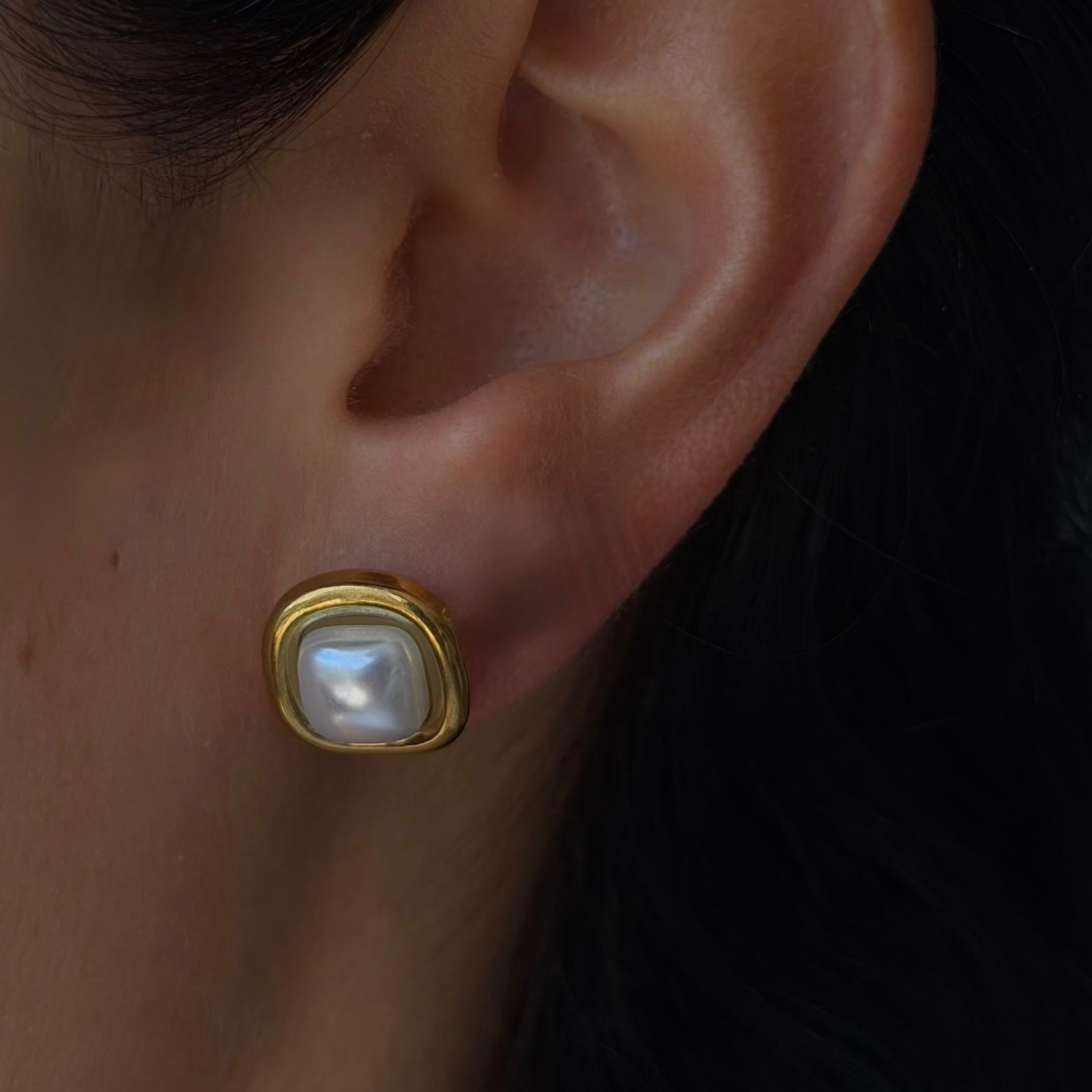 Daisy Dreams Pearl Earrings