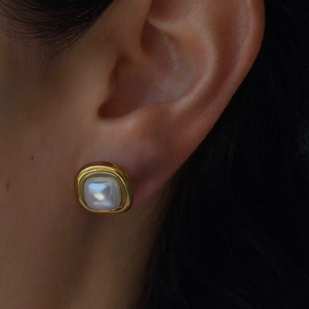Daisy Dreams Pearl Earrings