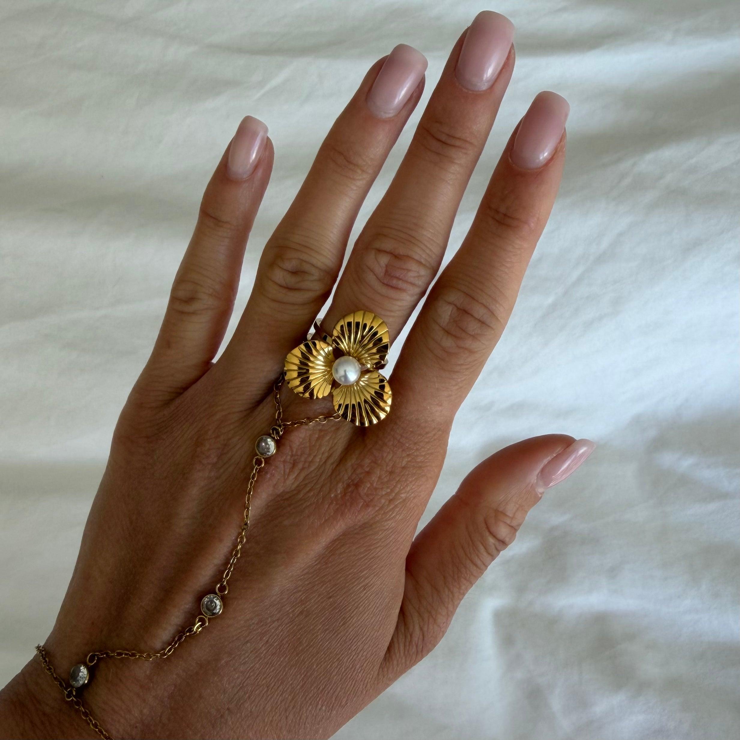 Flirty Bloom Ring