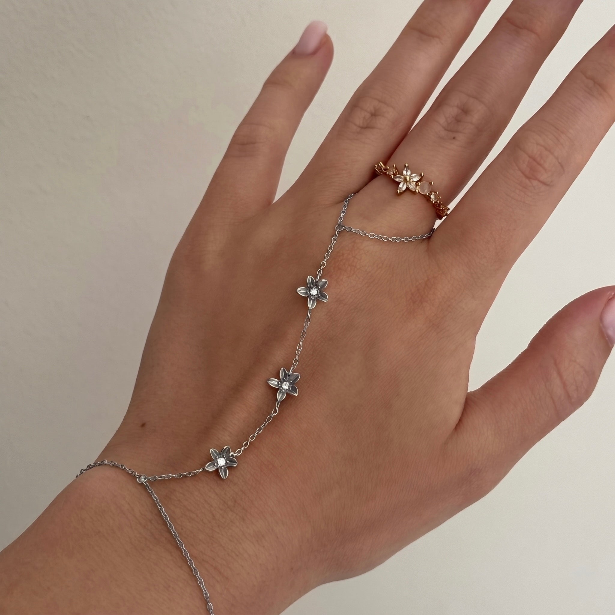 The Slide On Hand Chain Collection